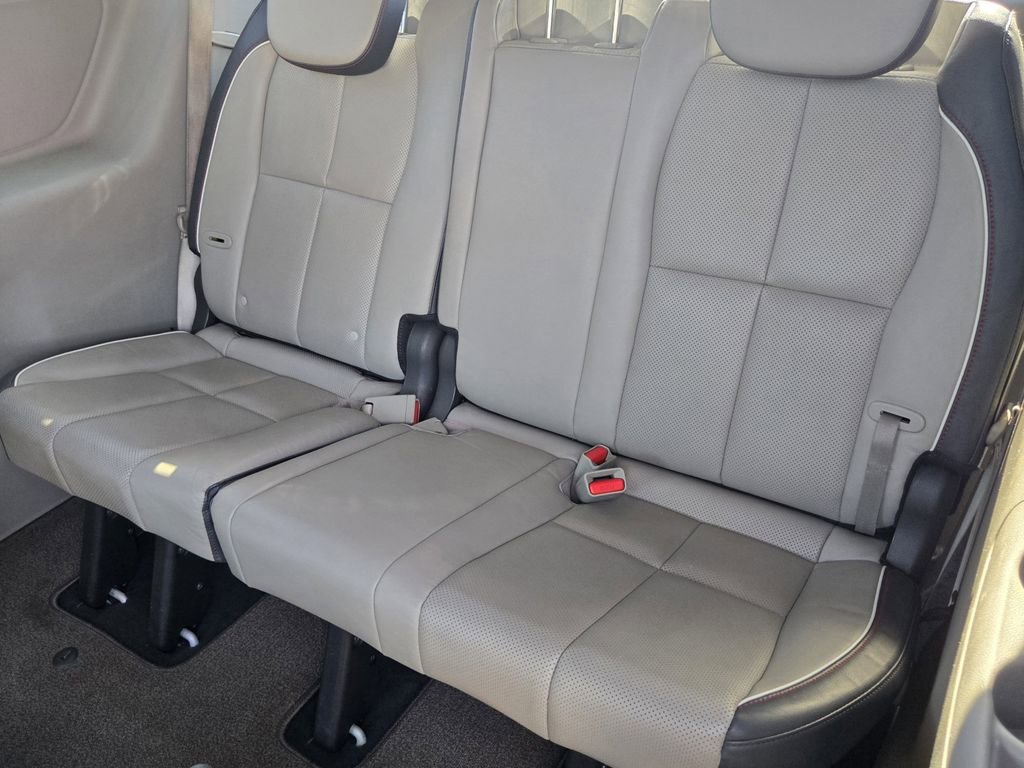Used 2017 Kia Sedona LX w/ LX Essentials Premium Package image 29