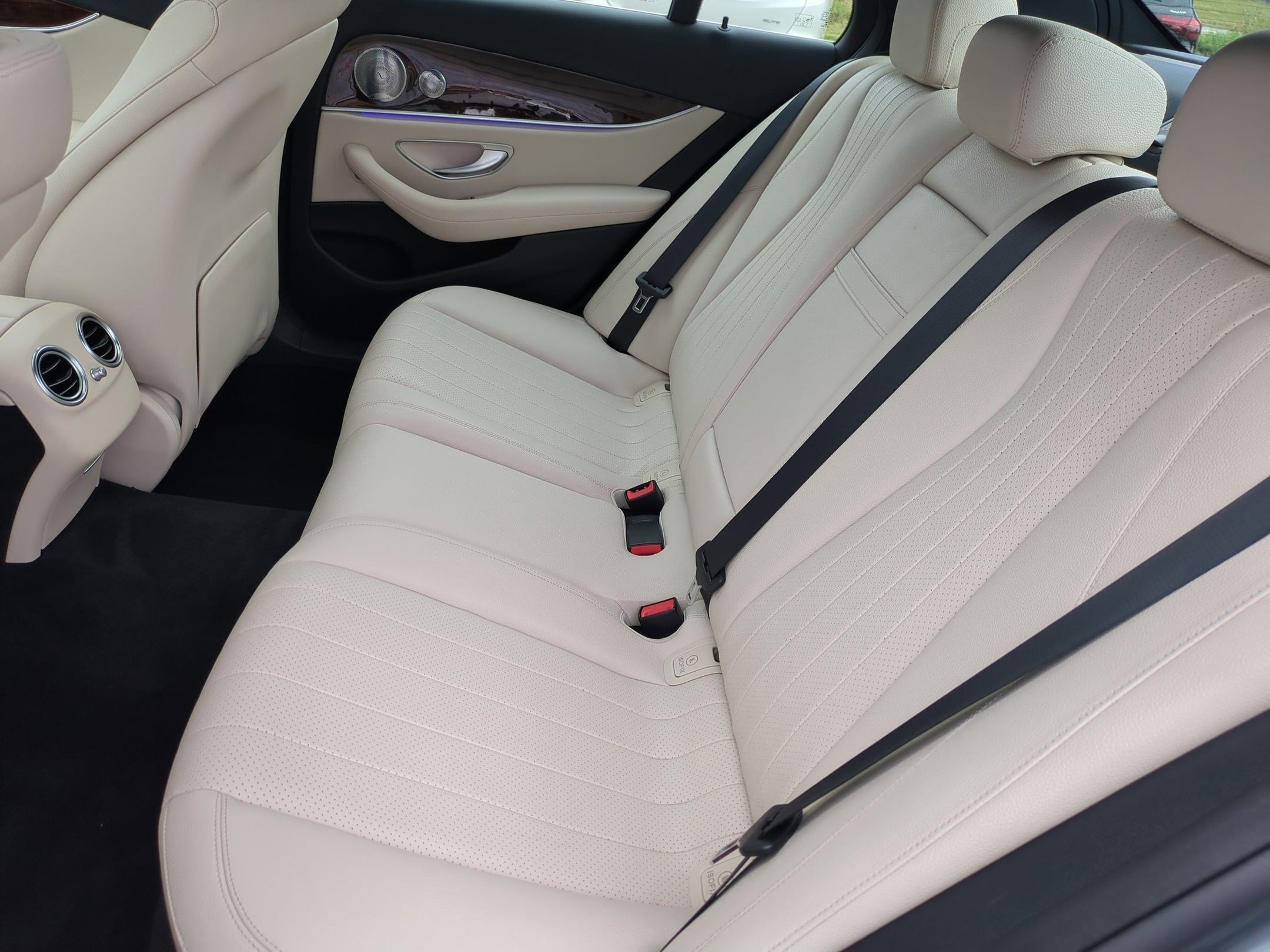 Used 2017 Mercedes-Benz E 300 4MATIC image 31