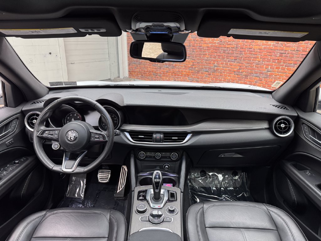 Used 2023 Alfa Romeo Stelvio Ti AWD/4WD image 13