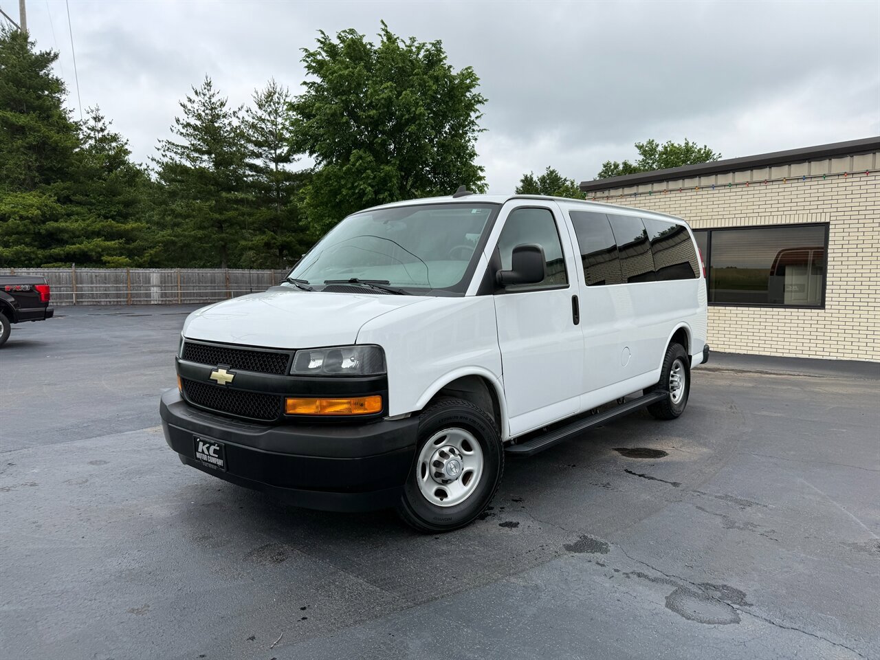 Used 2018 Chevrolet Express 2500 LS w/ Driver Convenience Package RWD image 1