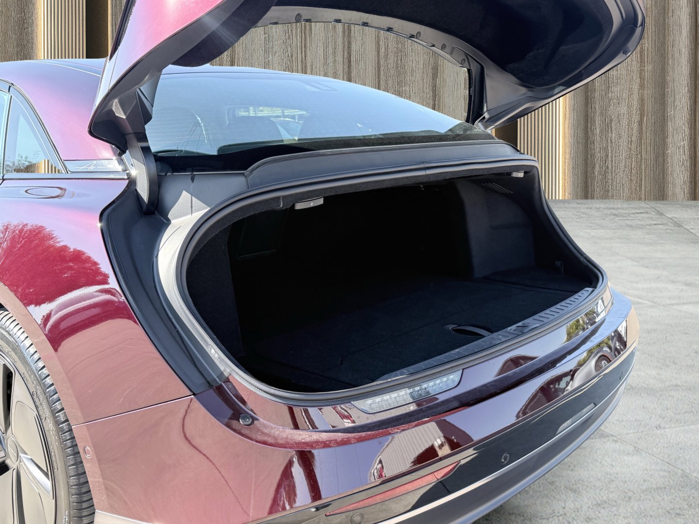 Used 2025 Lucid Air Touring image 18