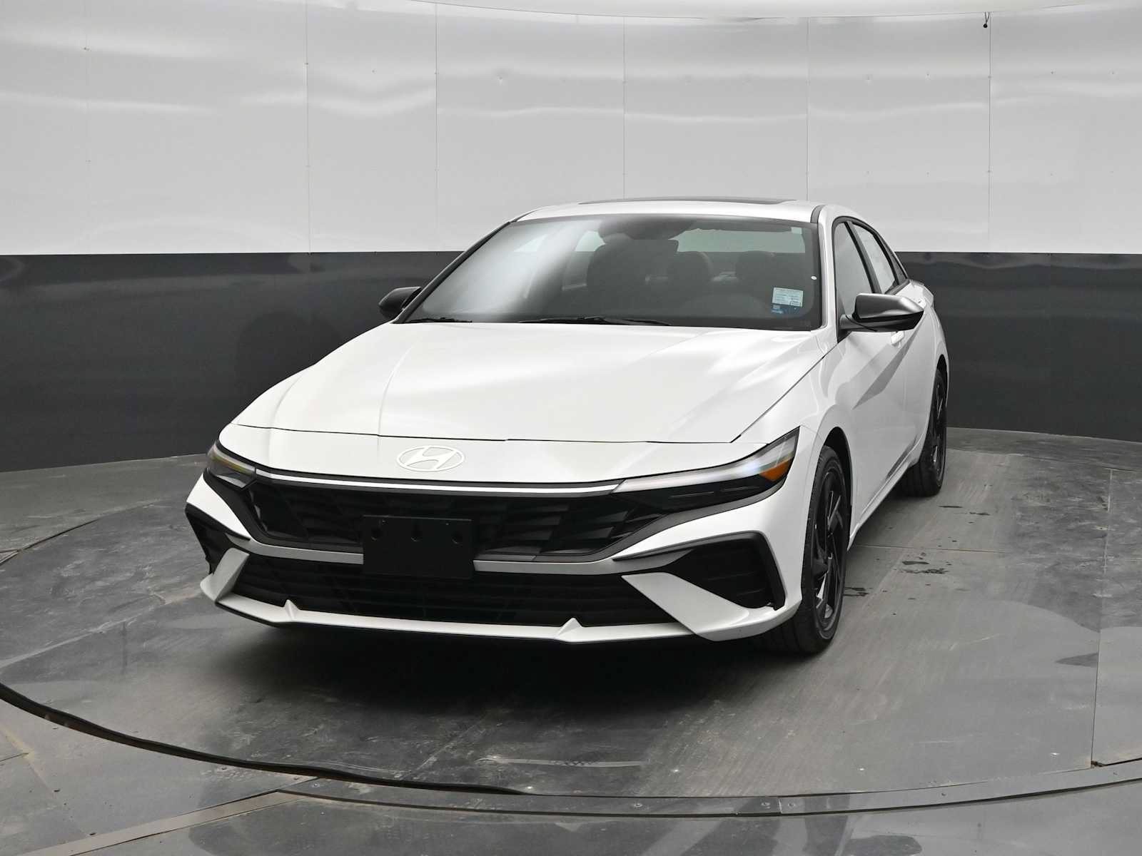 New 2026 Hyundai Elantra SEL Sport FWD image 3