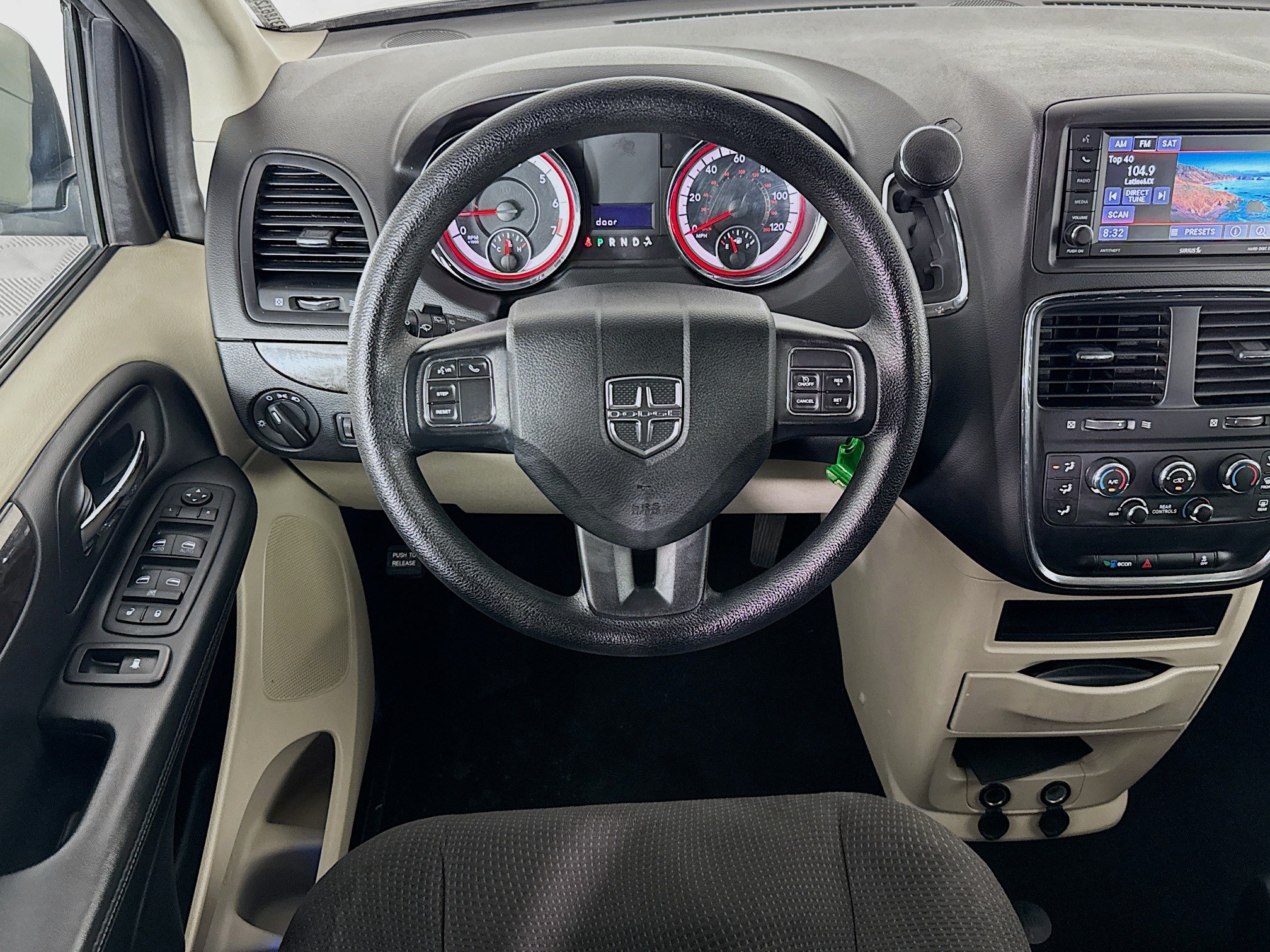Used 2018 Dodge Grand Caravan SE w/ UConnect Hands-Free Group FWD image 15
