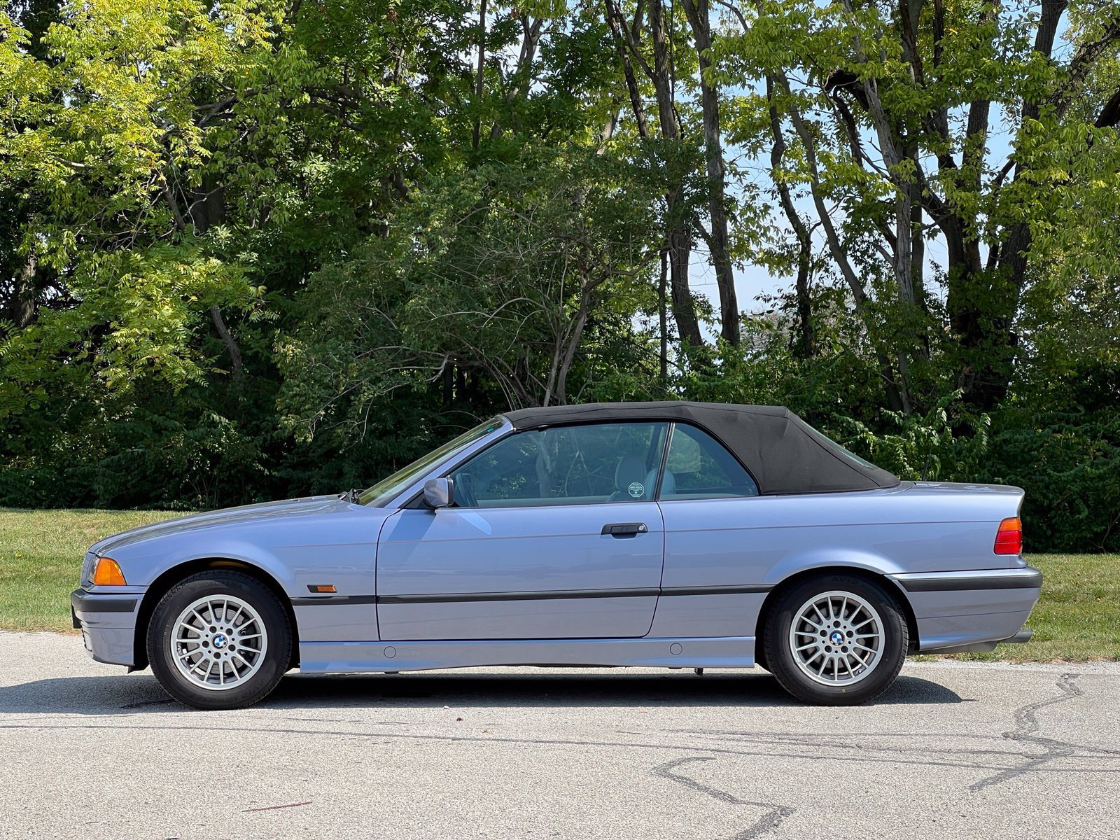 Used 1996 BMW 328i Convertible RWD image 11