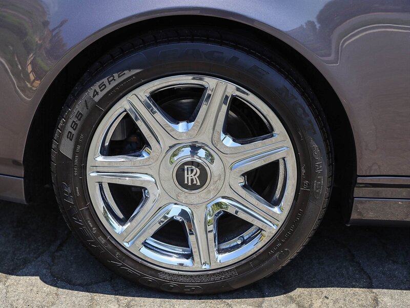 Used 2010 Rolls-Royce Phantom Coupe RWD image 13