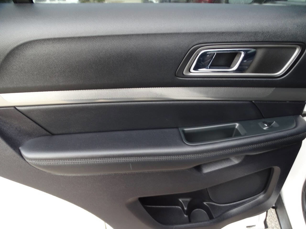 Used 2019 Ford Explorer XLT w/ Equipment Group 202A image 40