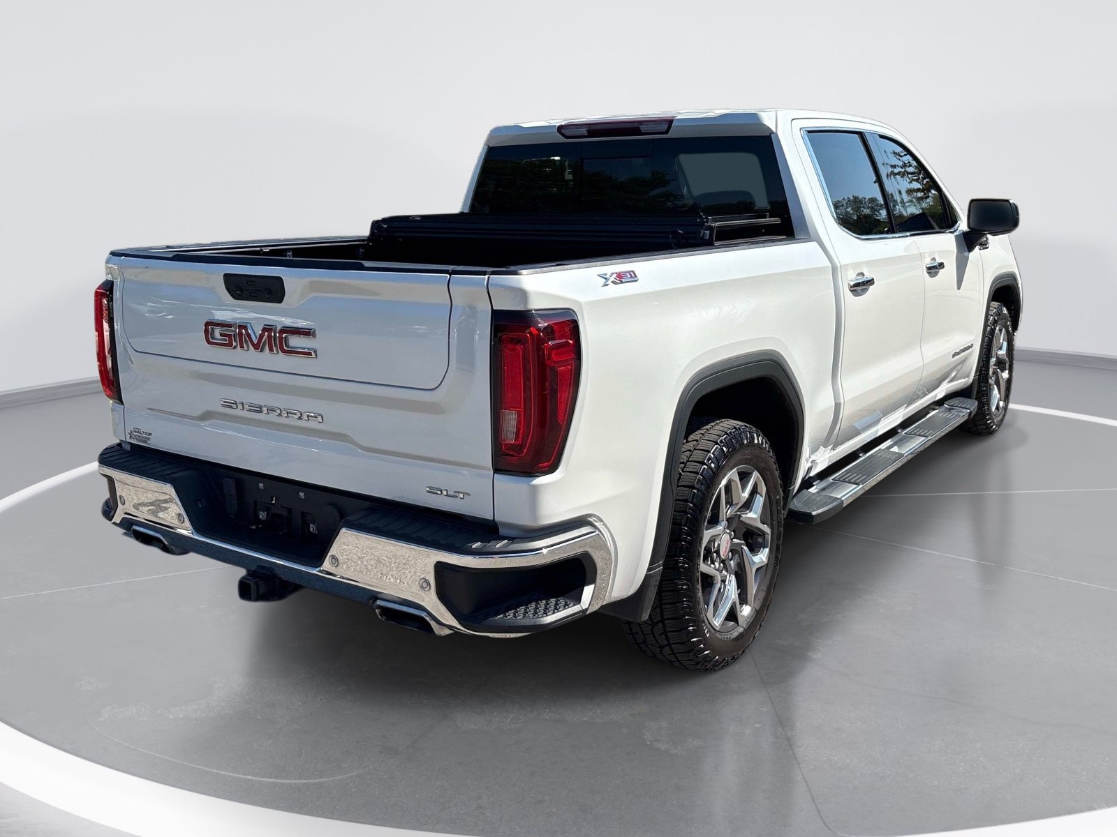 Used 2022 GMC Sierra 1500 SLT w/ SLT Premium Plus Package AWD/4WD image 8