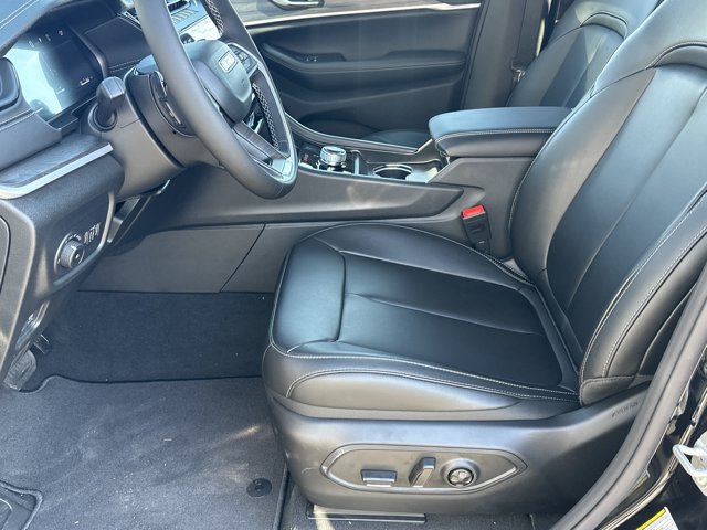 New 2026 Jeep Grand Cherokee Limited w/ Limited Altitude Package AWD/4WD image 9