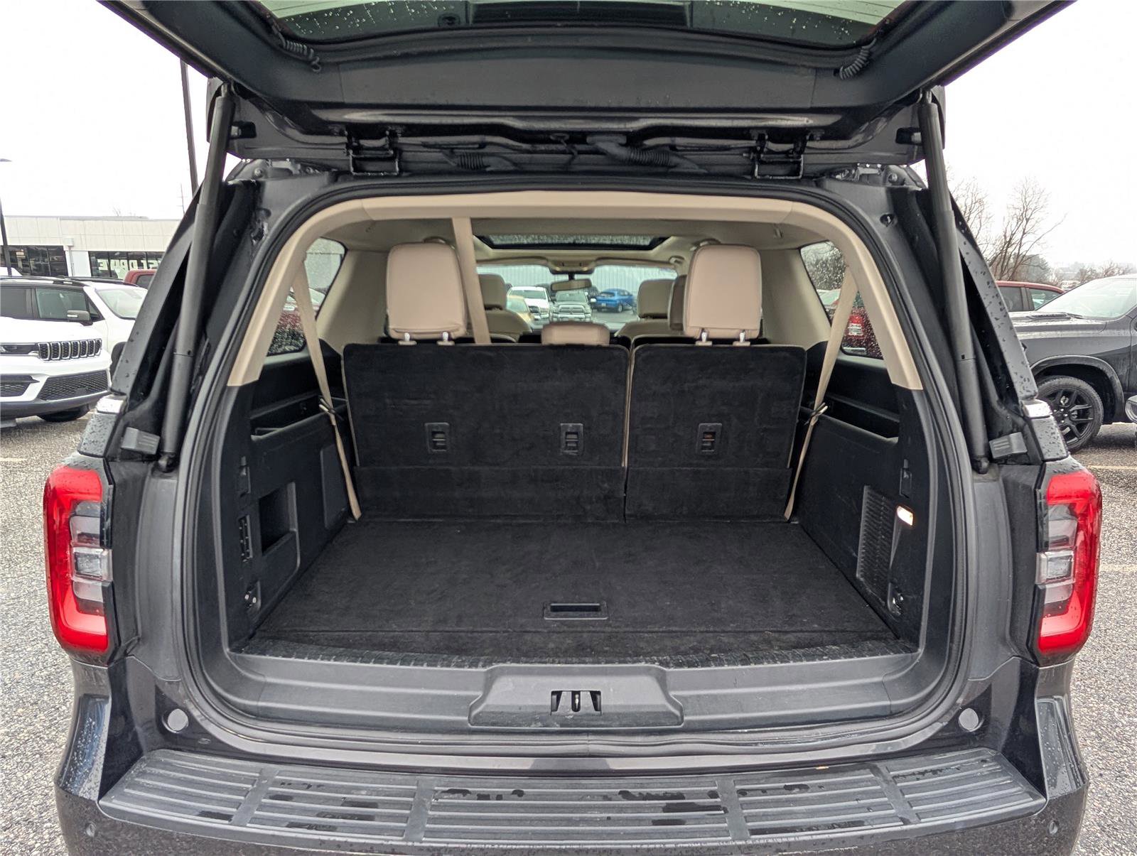 Used 2024 Ford Expedition Max Limited image 12