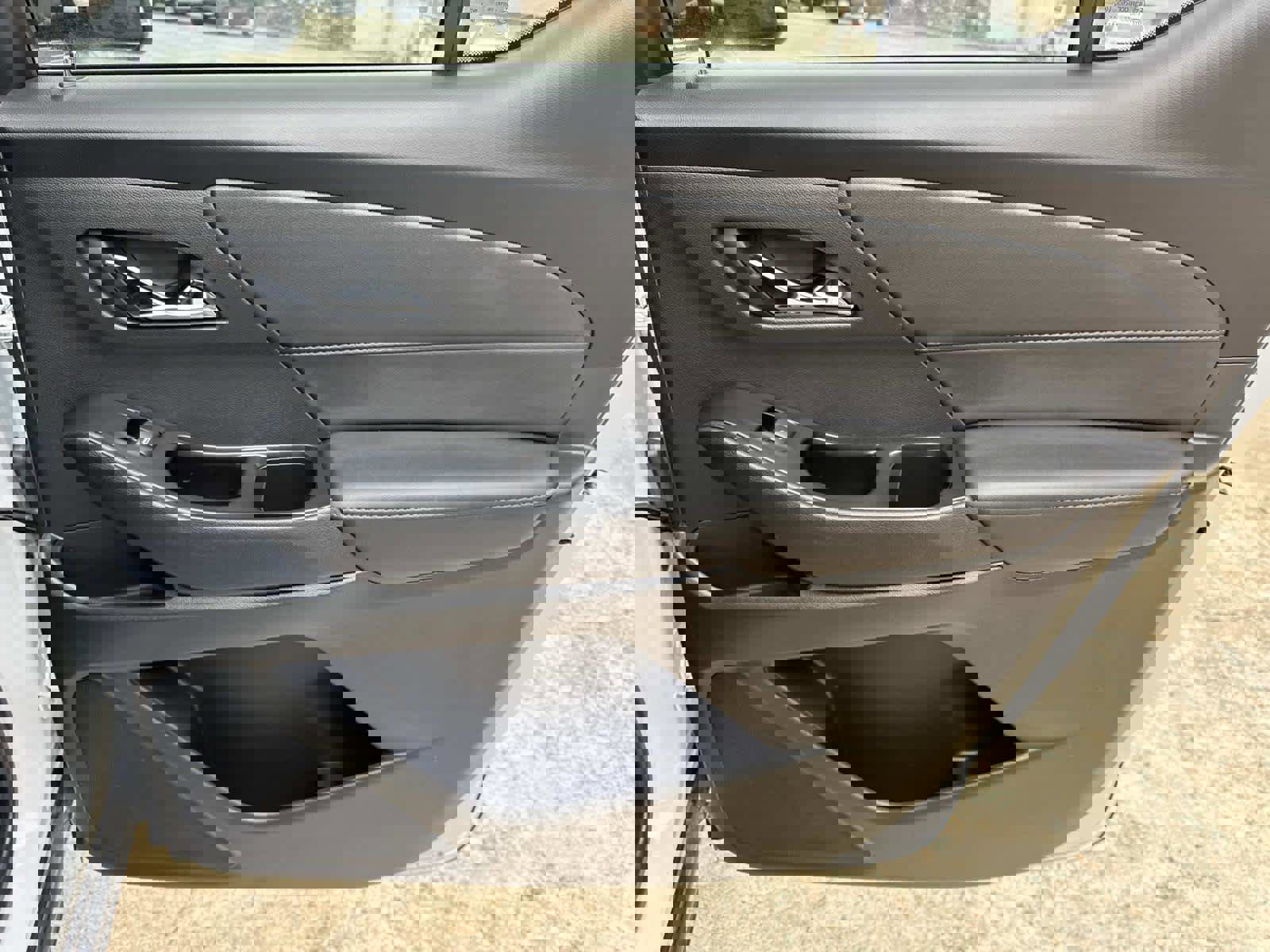 Used 2023 Chevrolet Traverse LT image 19