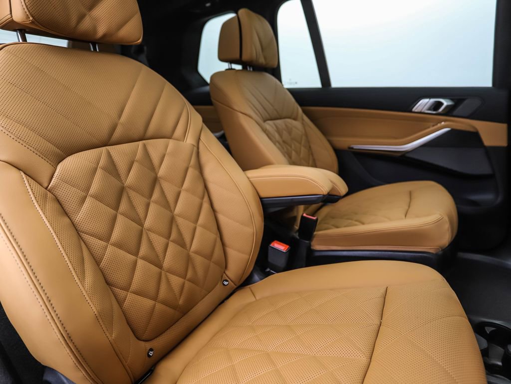 Used 2025 BMW X7 xDrive40i w/ Executive Package image 30