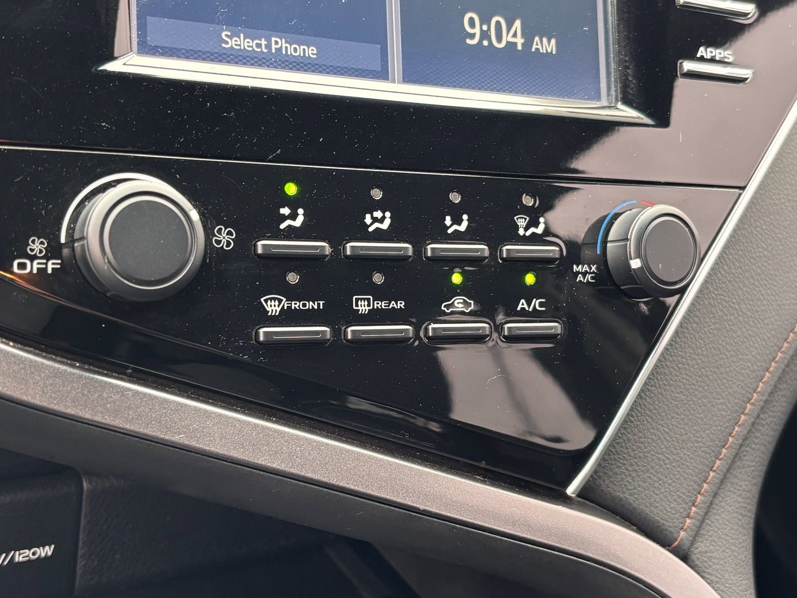 Used 2018 Toyota Camry LE FWD image 28