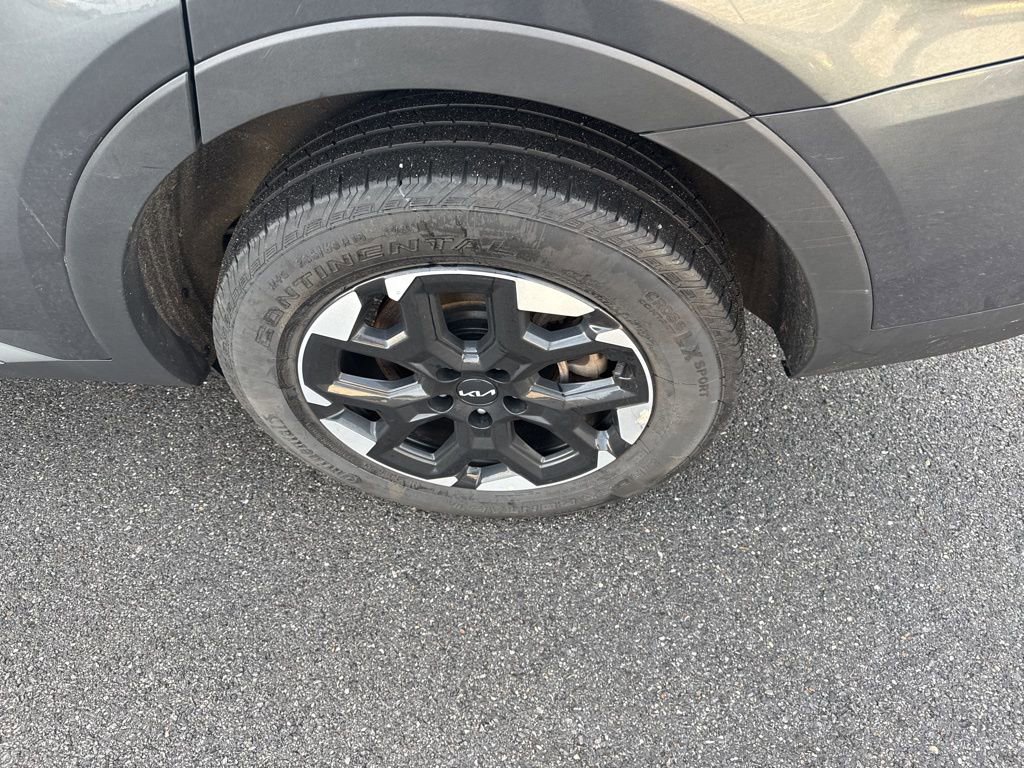 Used 2024 Kia Sorento S image 11