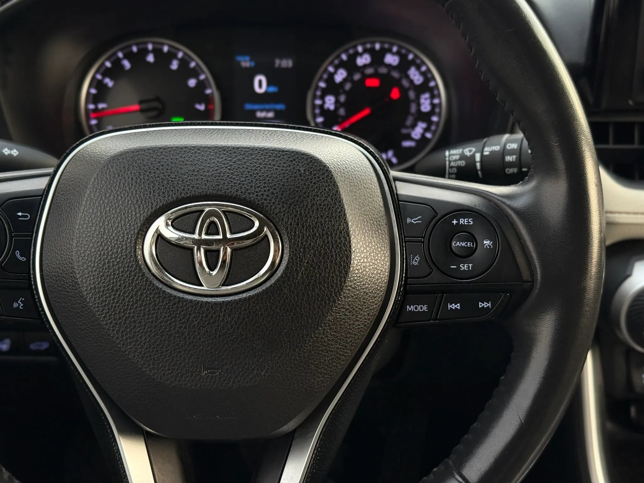 Used 2020 Toyota RAV4 XLE Premium AWD/4WD image 28