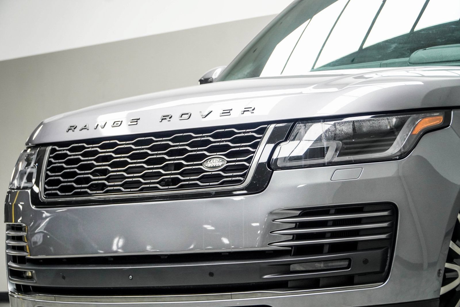 Used 2021 Land Rover Range Rover P525 Westminster Edition AWD/4WD image 2