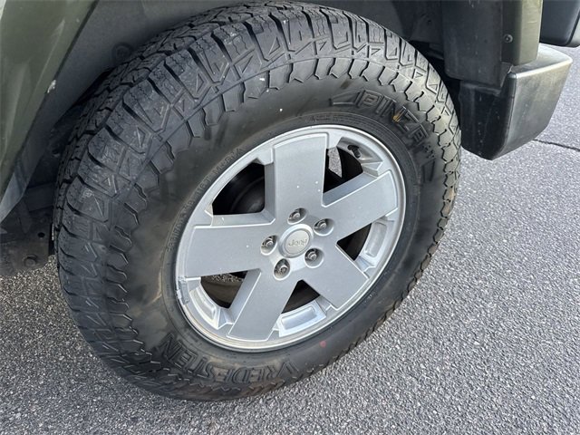 Used 2007 Jeep Wrangler Sahara w/ Dual Top Group image 24