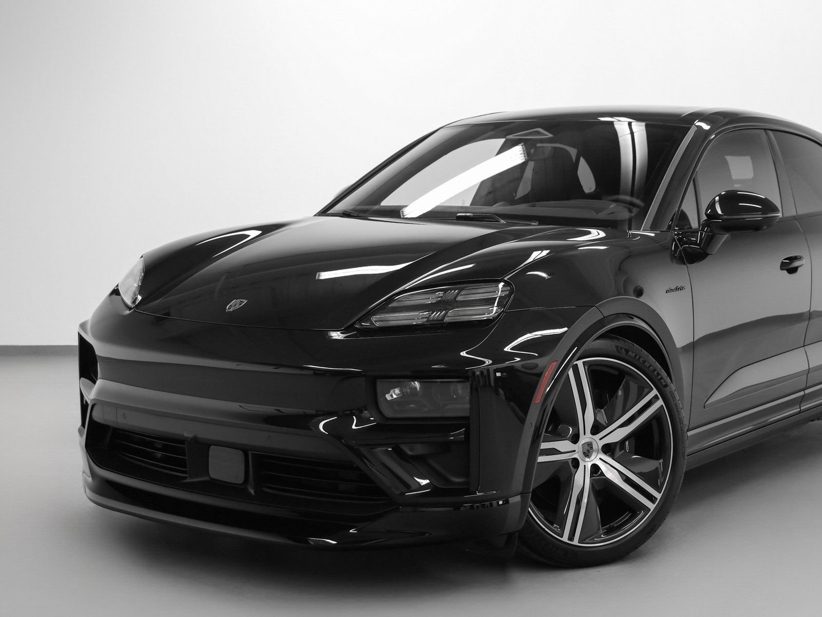 New 2025 Porsche Macan Turbo Electric AWD/4WD image 7