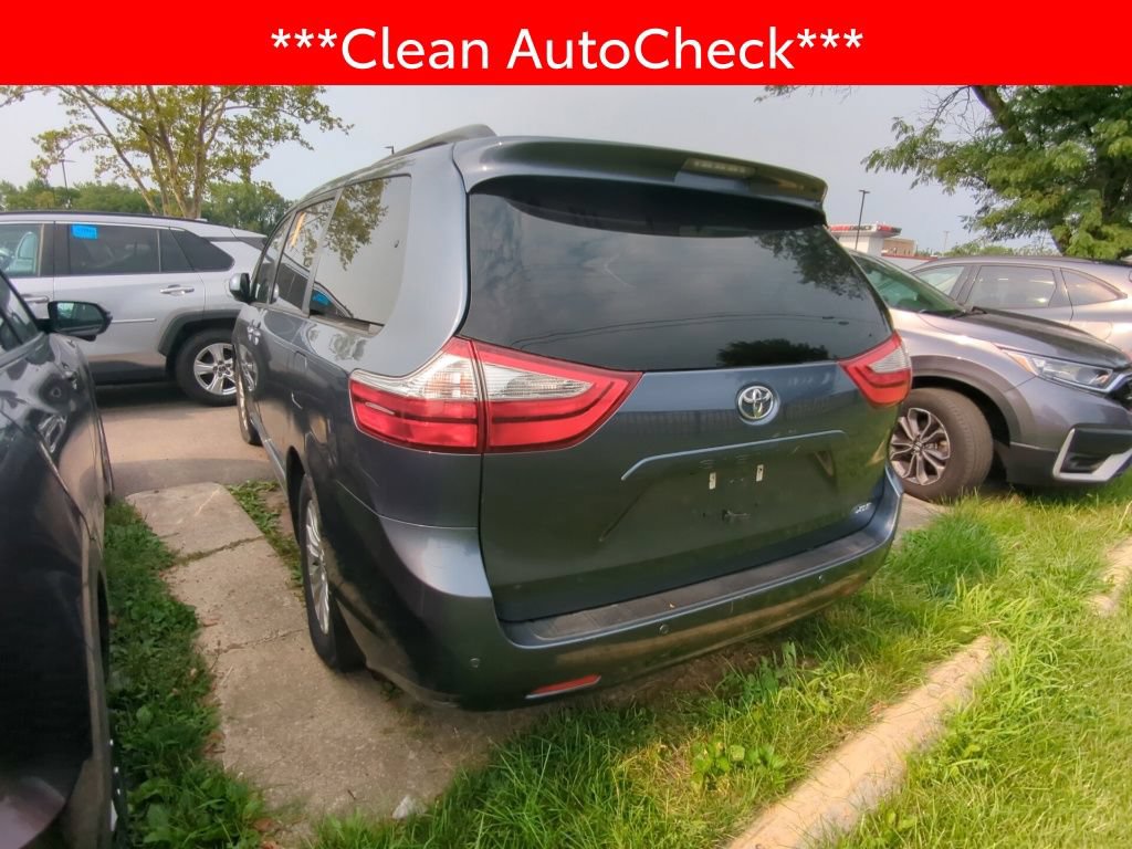 Used 2017 Toyota Sienna XLE Premium FWD image 4