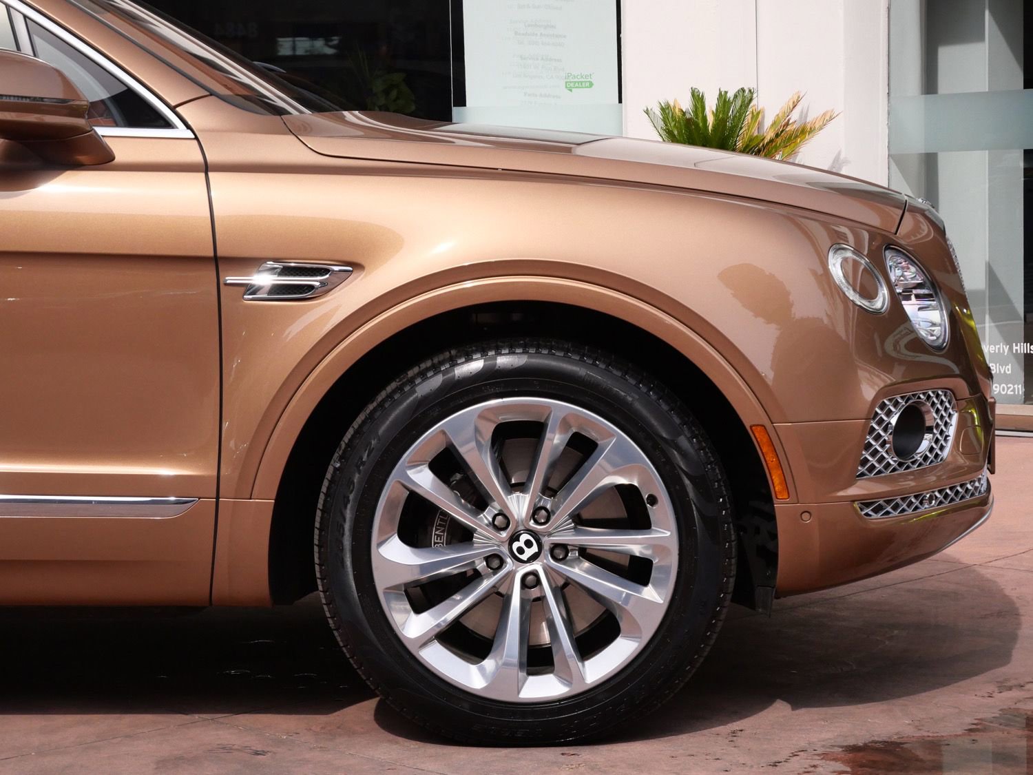 Used 2017 Bentley Bentayga image 6