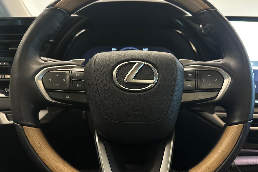 Used 2026 Lexus RX 450h AWD w/ Convenience Package image 23