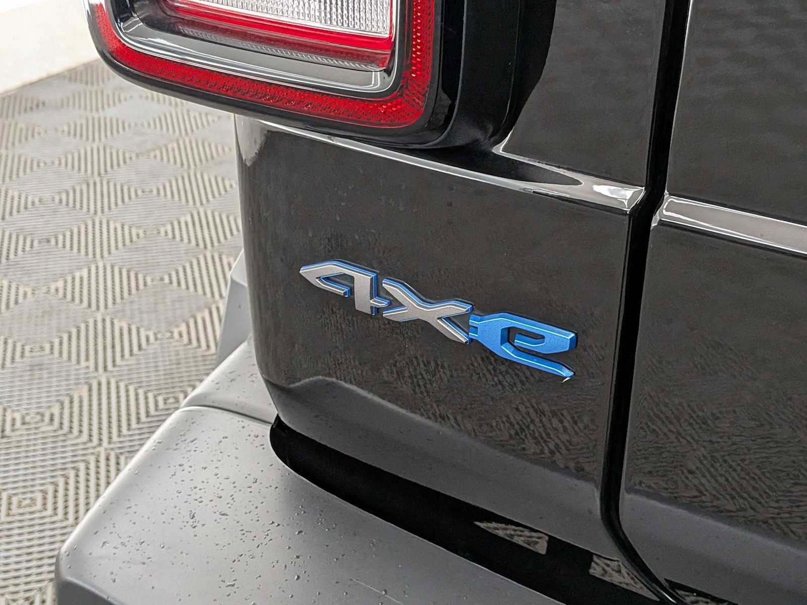 Used 2023 Jeep Wrangler Unlimited w/ Cold Weather Group image 13