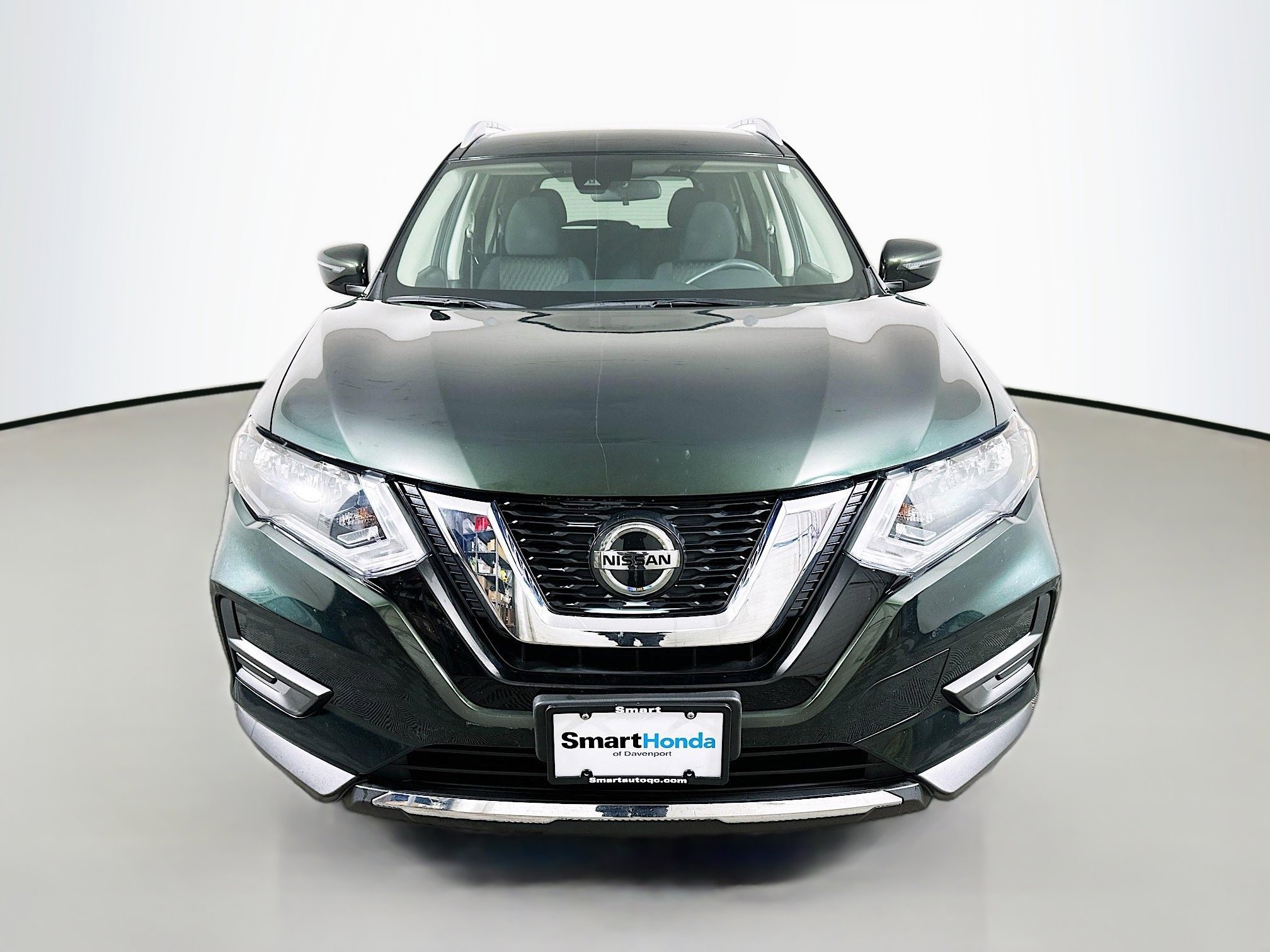 Used 2020 Nissan Rogue SV image 2