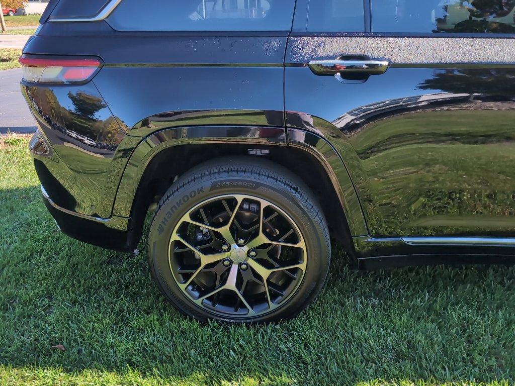 Used 2022 Jeep Grand Cherokee Summit AWD/4WD image 5