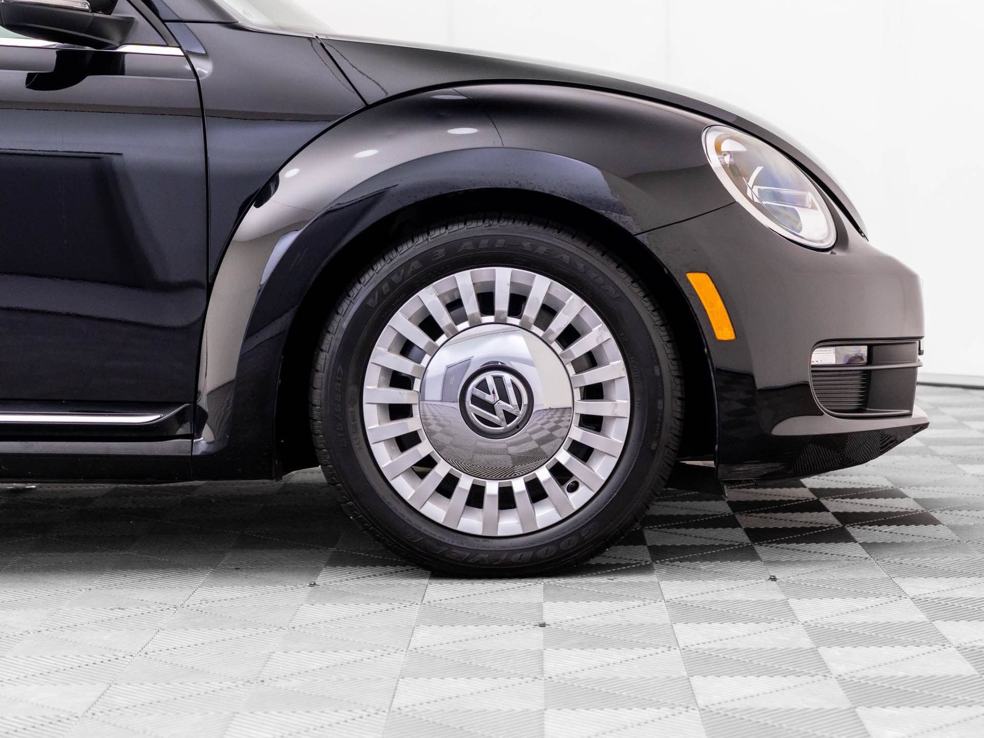 Used 2015 Volkswagen Beetle 1.8T FWD image 27