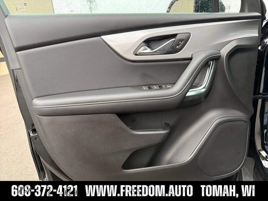 Used 2025 Chevrolet Blazer LT AWD/4WD image 12