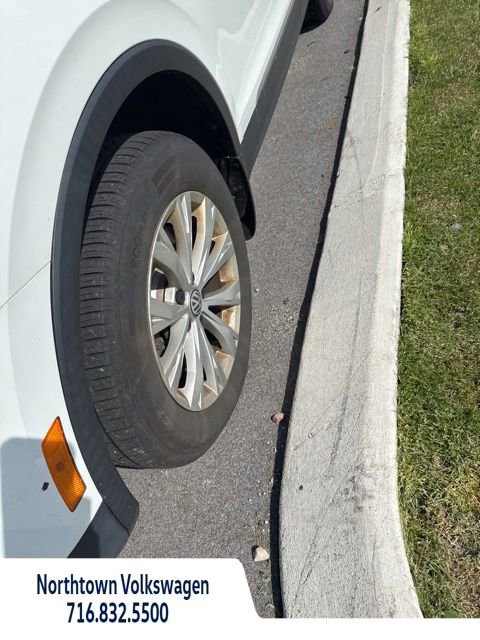 Used 2018 Volkswagen Tiguan SE AWD/4WD image 3