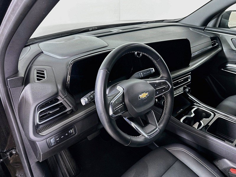 Used 2025 Chevrolet Traverse LT AWD/4WD image 9
