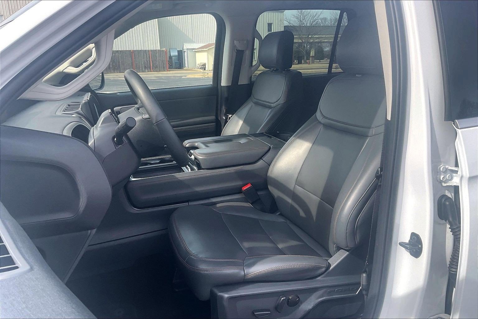 Used 2025 Ford Expedition Active image 7