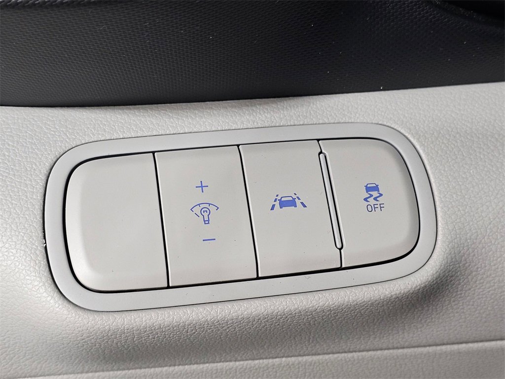 Used 2022 Hyundai Venue SEL image 32