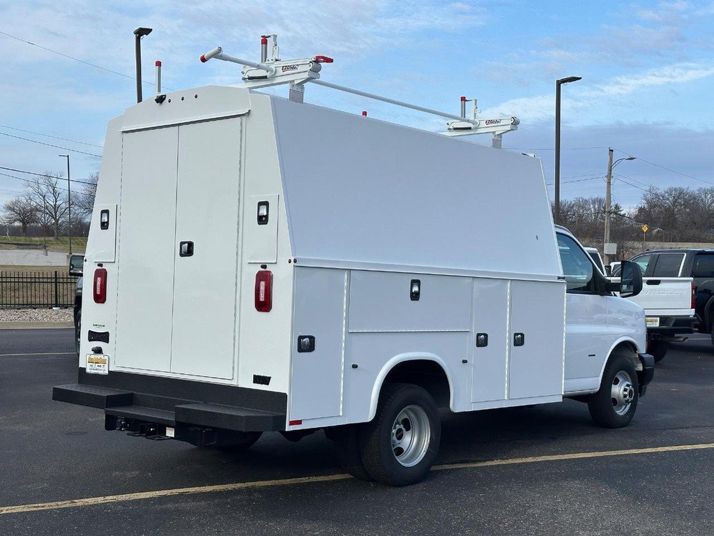New 2024 GMC Savana 3500 w/ Power Convenience Package RWD image 3