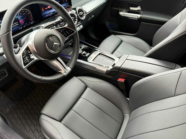 Used 2026 Mercedes-Benz GLB 250 4MATIC image 11