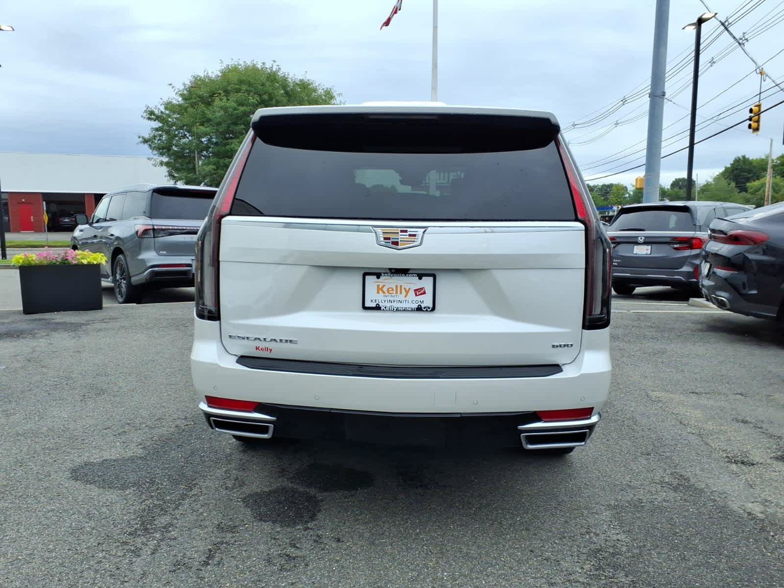 Used 2024 Cadillac Escalade Premium Luxury w/ Performance Package AWD/4WD image 5