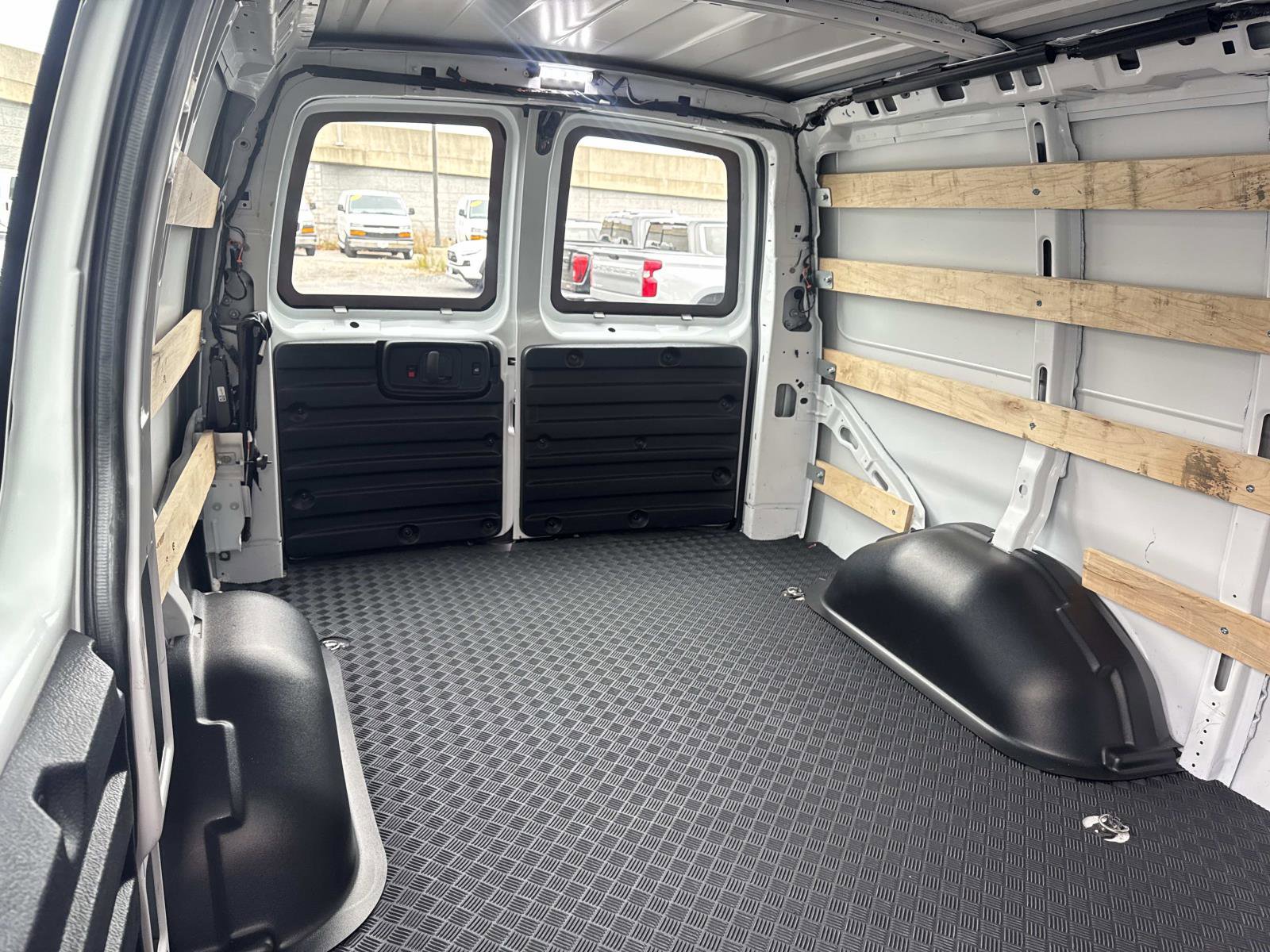 Used 2024 GMC Savana 2500 Work Van w/ Driver Convenience Package image 14