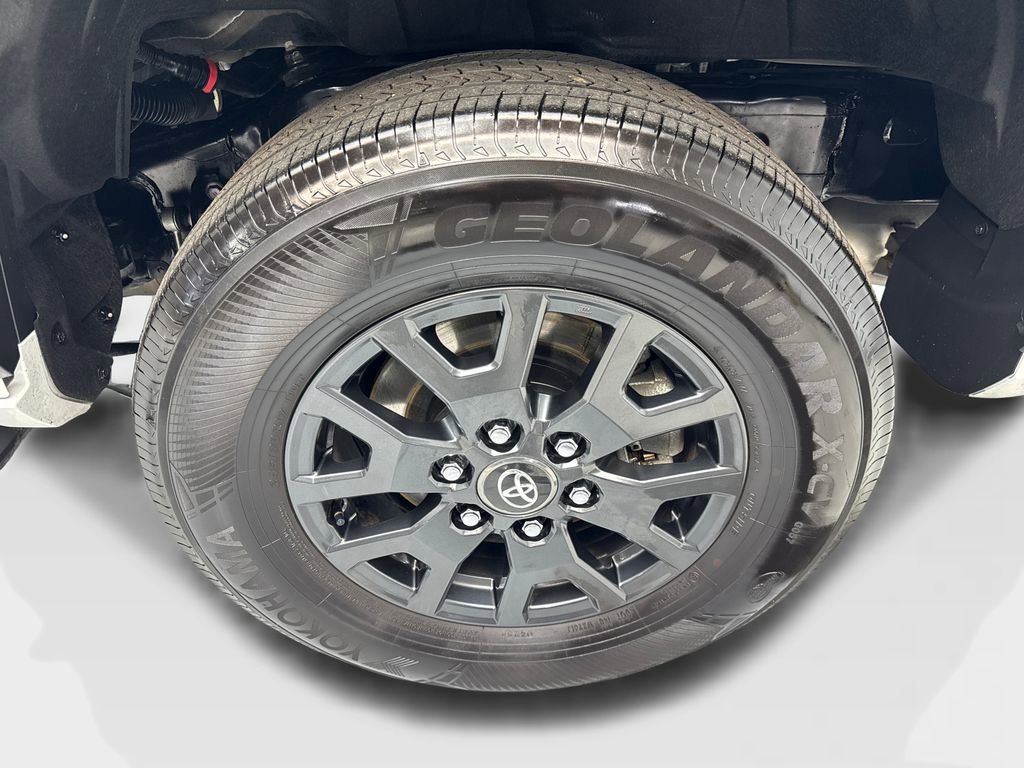 Used 2025 Toyota 4Runner SR5 AWD/4WD image 86