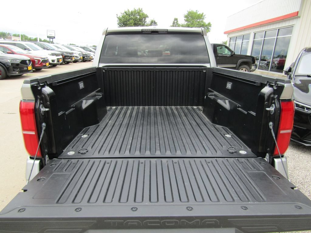 Used 2025 Toyota Tacoma TRD Off-Road AWD/4WD image 16