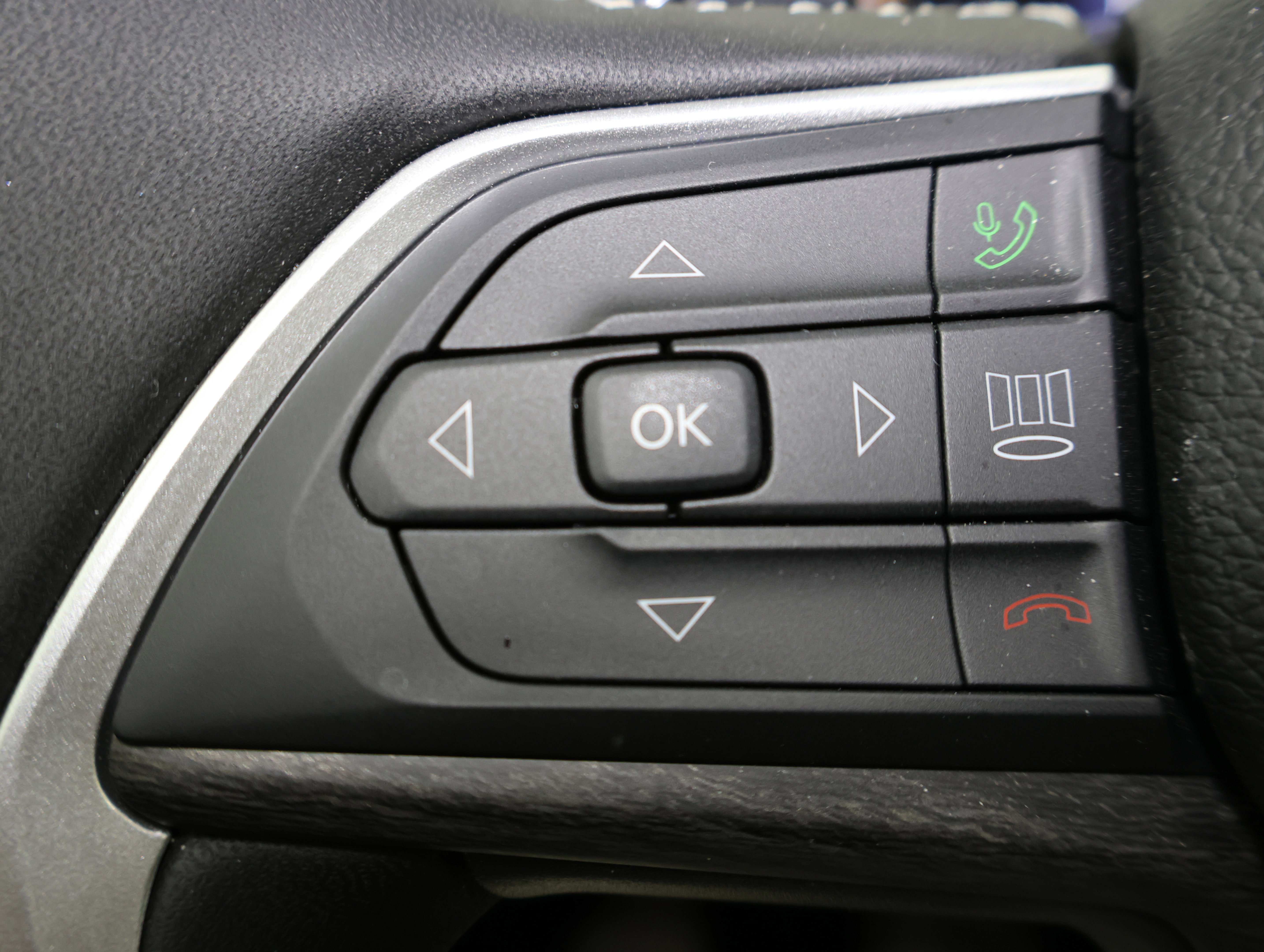 Used 2025 Jeep Grand Cherokee Limited w/ Luxury Tech Group II image 16