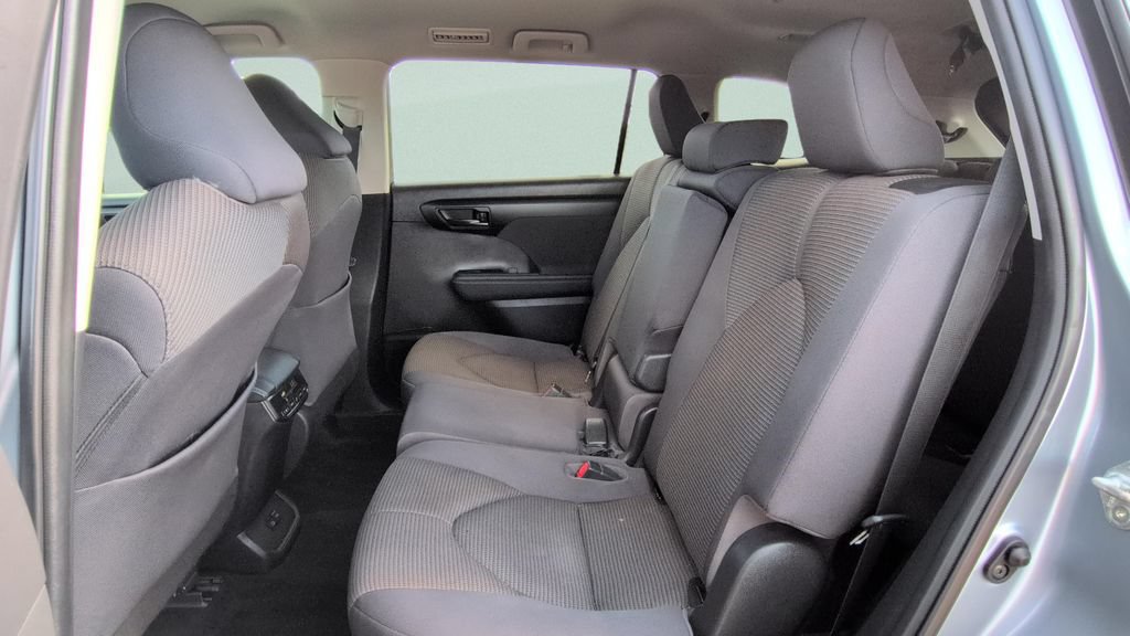 Used 2023 Toyota Highlander LE FWD image 10