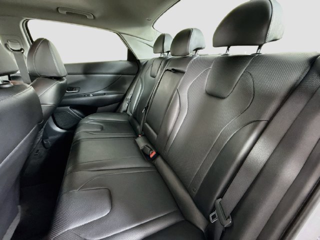 Used 2022 Hyundai Elantra Limited FWD image 24