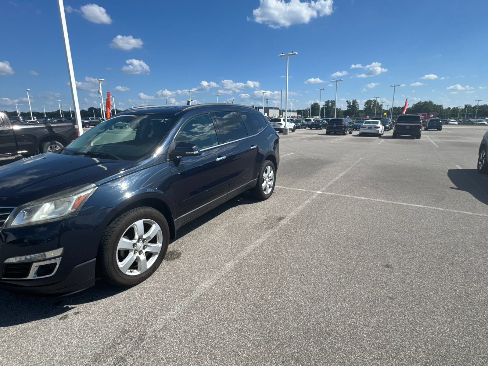 Used 2016 Chevrolet Traverse LT w/ Style and Technology Package FWD image 3