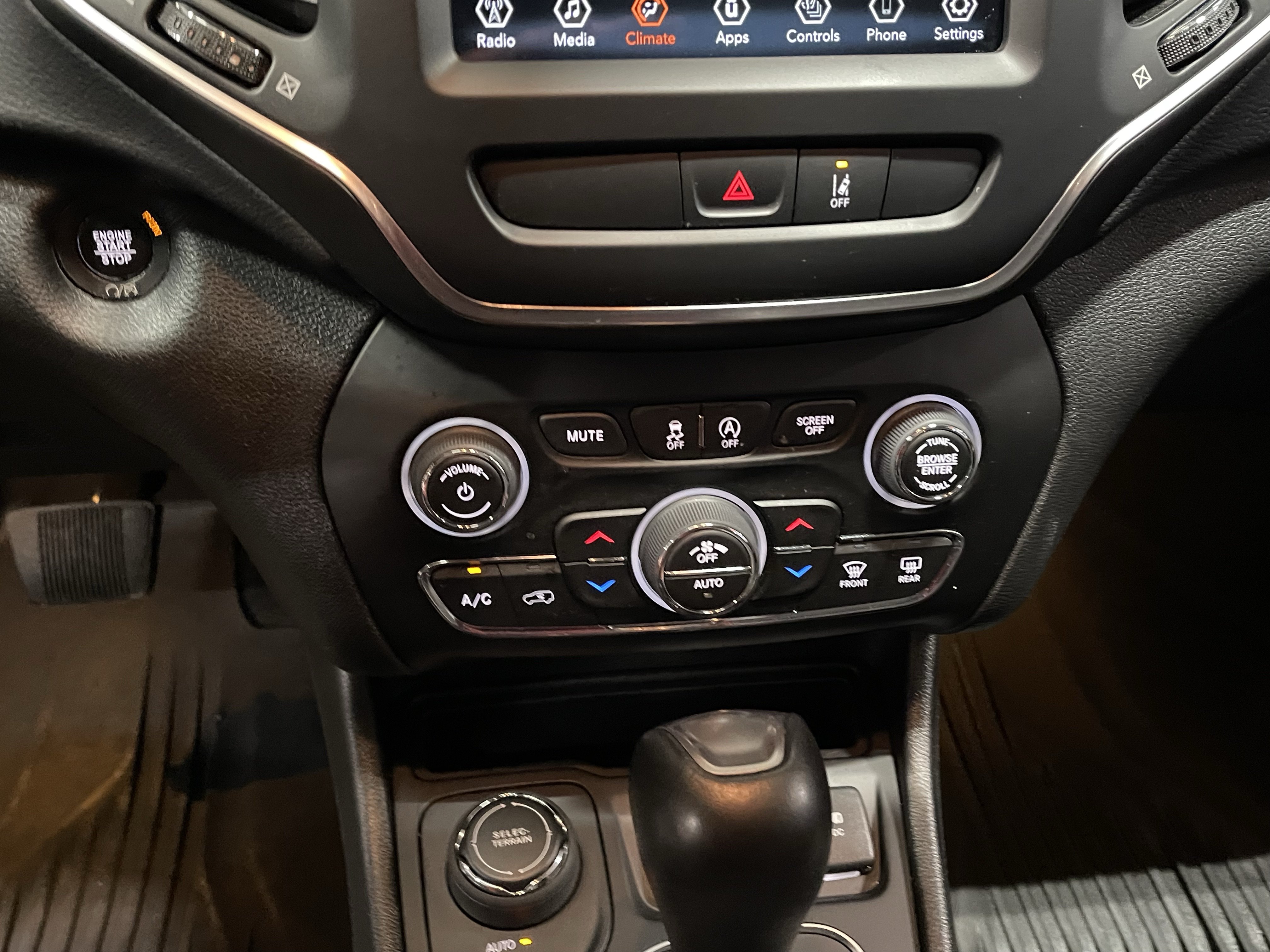 Used 2022 Jeep Cherokee Latitude Lux AWD/4WD image 25
