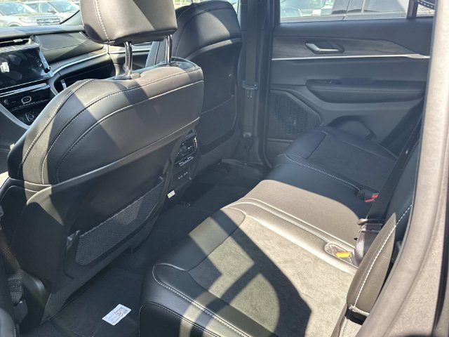 New 2026 Jeep Grand Cherokee Altitude AWD/4WD image 4
