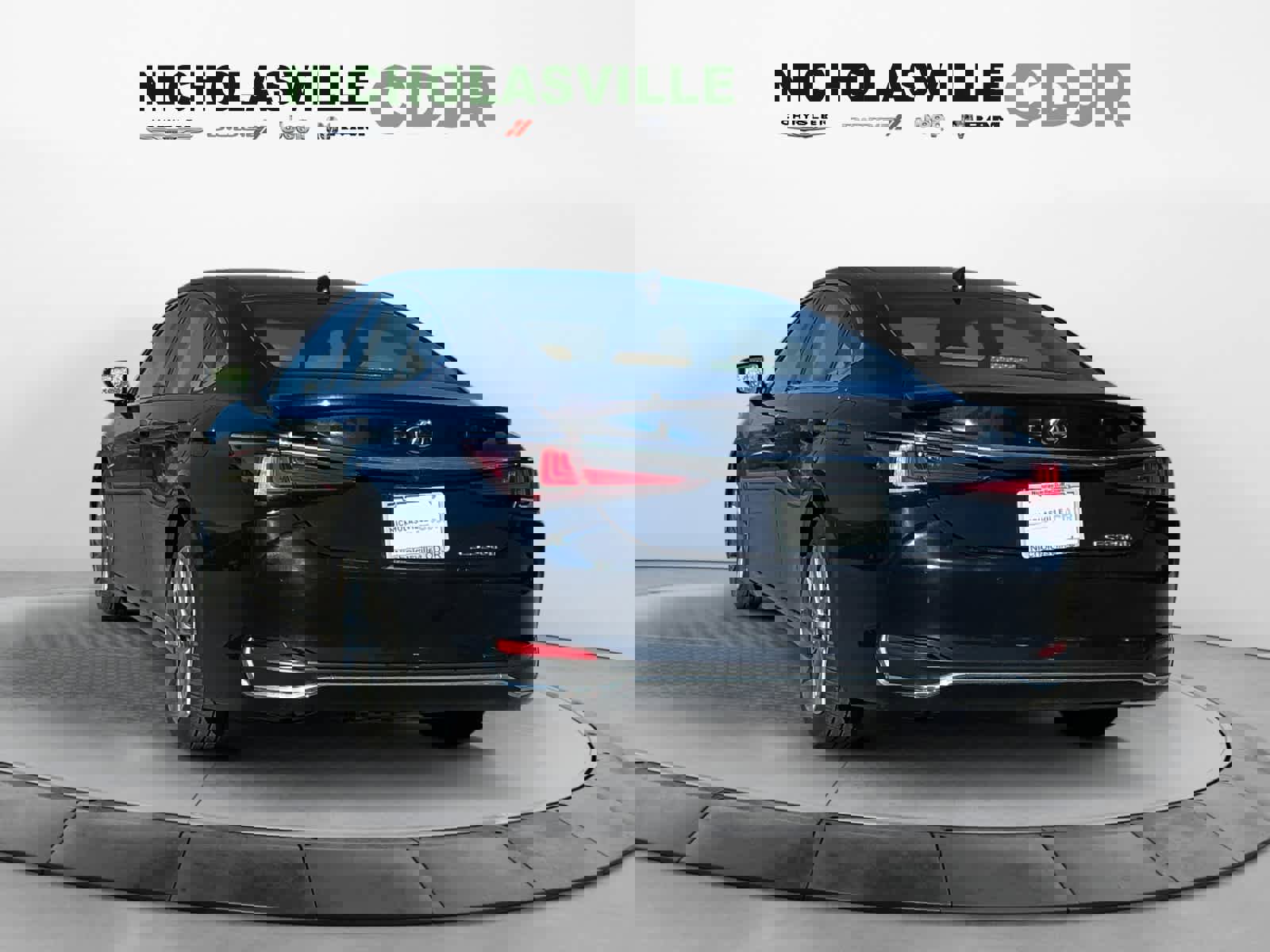 Used 2022 Lexus ES 300h w/ Luxury Package image 3