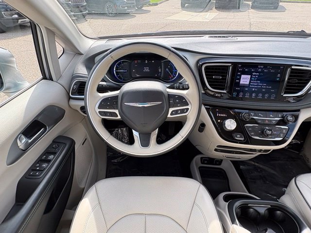 Used 2018 Chrysler Pacifica Limited w/ Advanced Safetytec Group FWD image 12