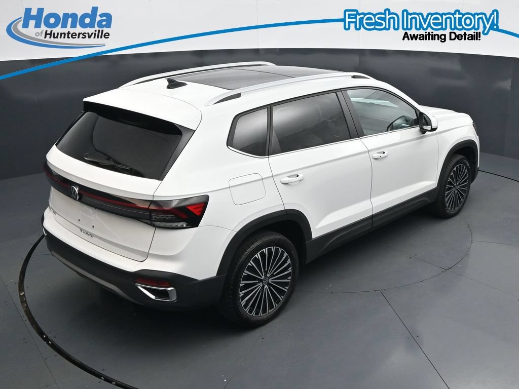 Used 2025 Volkswagen Taos SE w/ Panoramic Sunroof Package FWD image 26