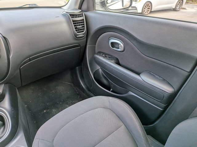 Used 2015 Kia Soul FWD image 18