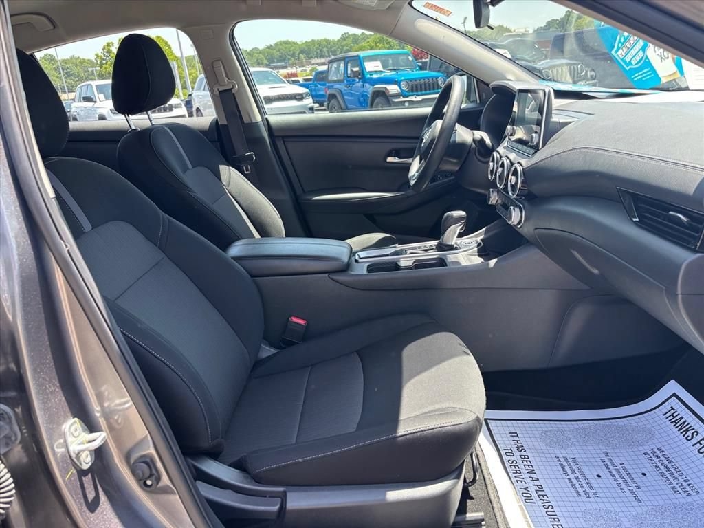Used 2024 Nissan Sentra SV FWD image 14